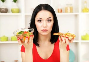 Продукти, які варто обмежити при правильному харчуванні