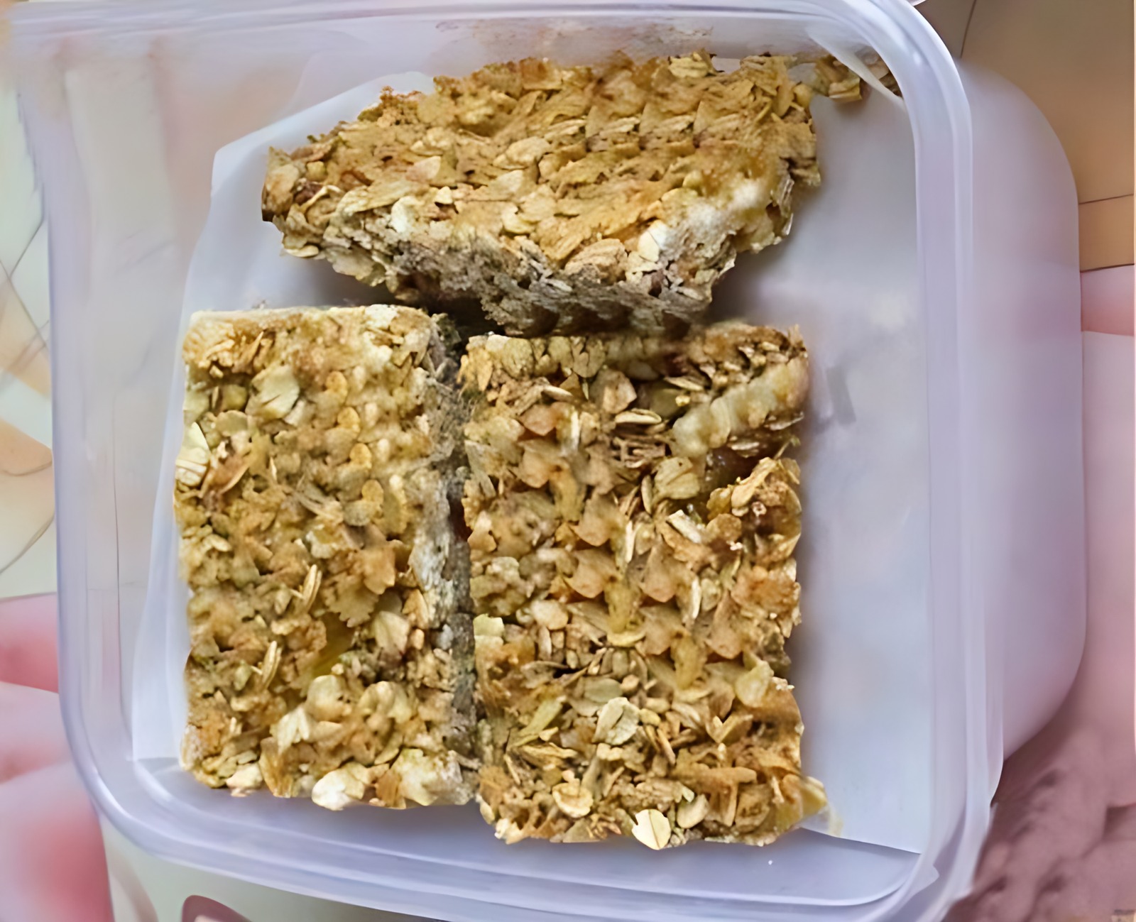Полезные снеки в дорогу и к фильму: орехи, батончики, чипсы из нута