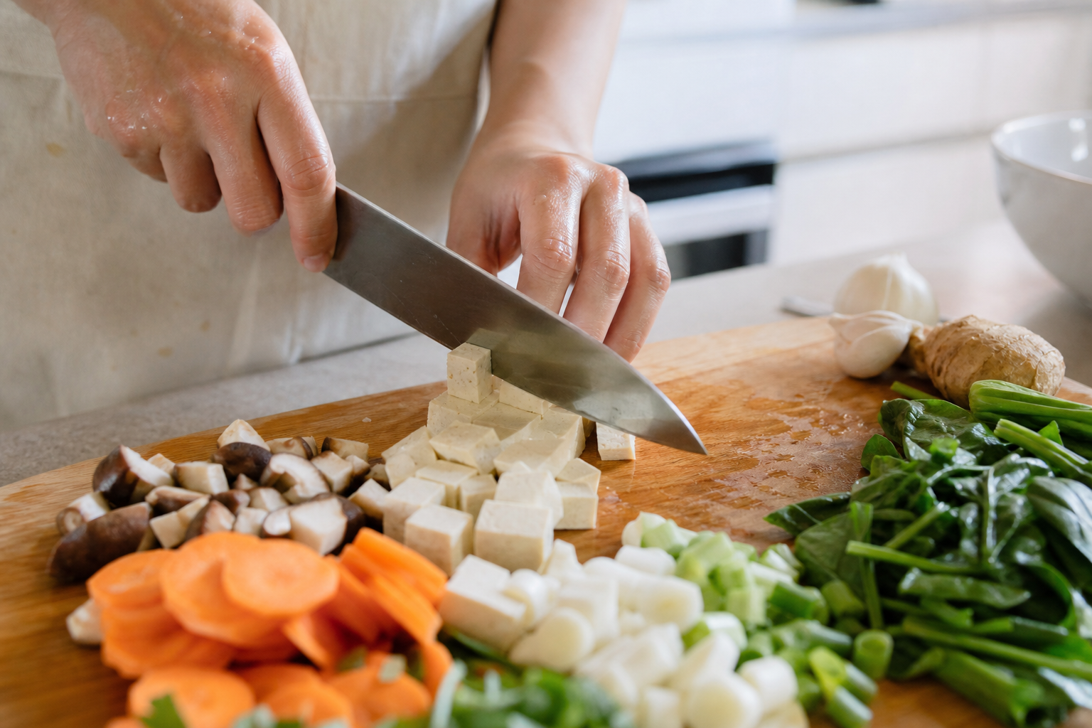 растительные продукты без мяса: тофу, грибы и овощи для веганского и вегетарианского рациона